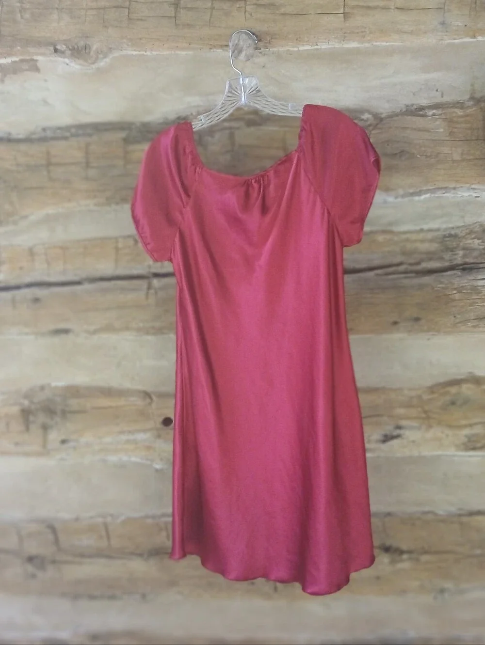 Red Short Sleeved Lace Applique Satin Nightgown Medium